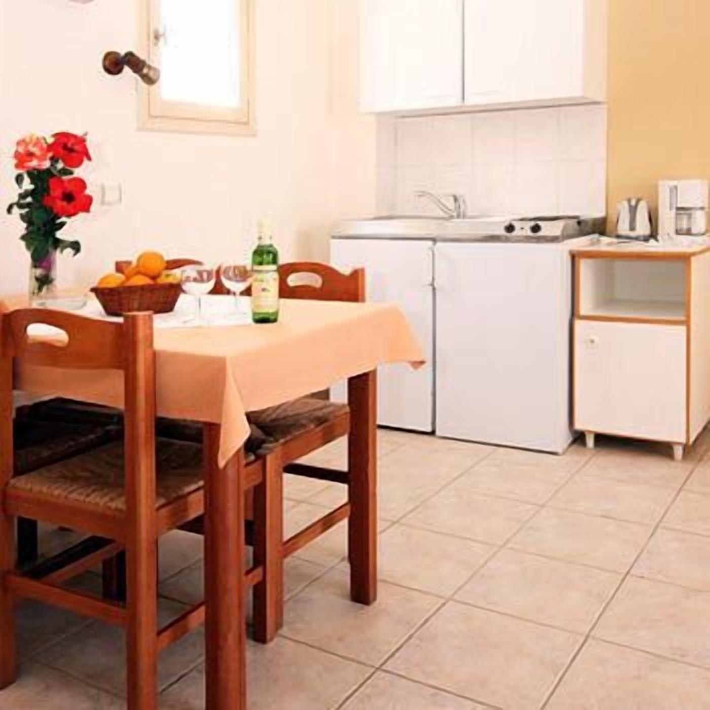 Uzenie All Suites Boutique Resort (Adults Only) Adelianos Kampos Exterior foto